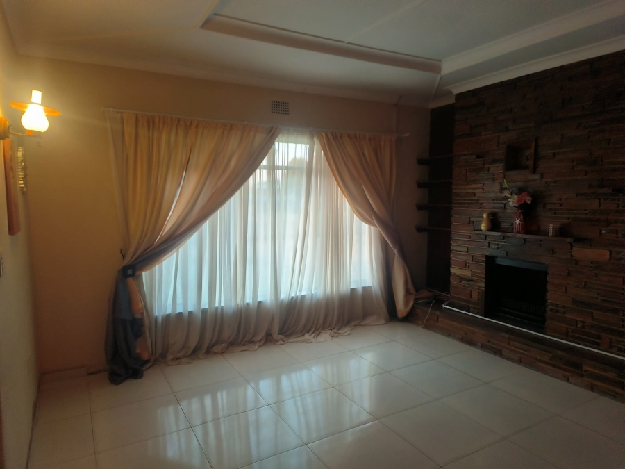 To Let 4 Bedroom Property for Rent in Miederpark North West